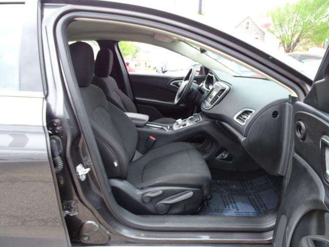 2016 Chrysler 200 Limited 4Dr Sedan